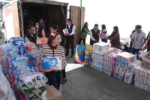 Abandera Gaby Bonilla salida de convoy con más de 35 toneladas de ayuda a Guerrero