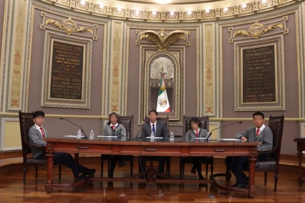 Asisten jóvenes de San Nicolás de los Ranchos al Congreso para ser “Diputados por un Día”
