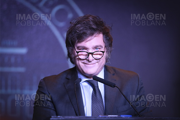 Javier Milei anunció la privatización de empresas públicas de medios como Telam