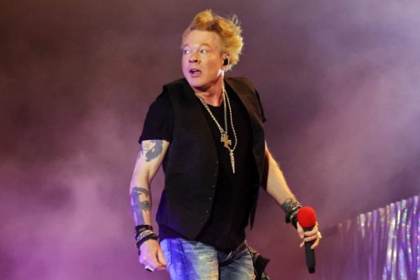 Exmodelo acusa a Axl Rose de agresión sexual ocurrida hace más de 30 años