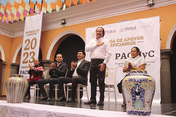 Entregan gobiernos estatal y federal estímulos a beneficiarios de PACMyC 2023