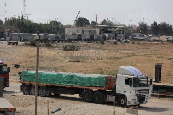 Israel permite el paso de ocho camiones de combustible y gas a Gaza