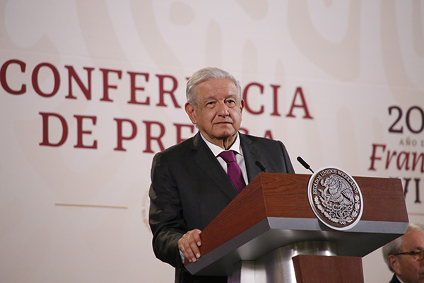 López Obrador defiende “superfarmacia” y asegura que estará llena de medicamentos