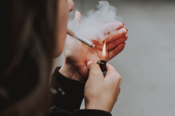 Gobierno de Nueva Zelanda busca dar marcha atrás a la Ley que prohibe el tabaco