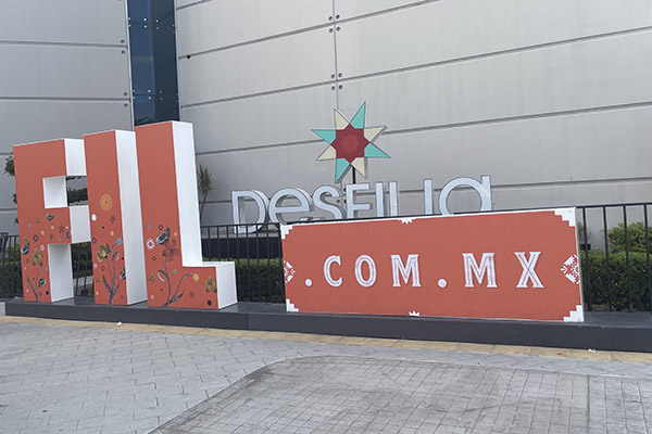 López Obrador llama "cónclave de derecha" a la FIL de Guadalajara