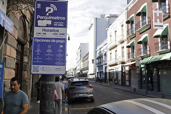 Vuelve el cobro del parquímetro en Puebla; son los más baratos en el país