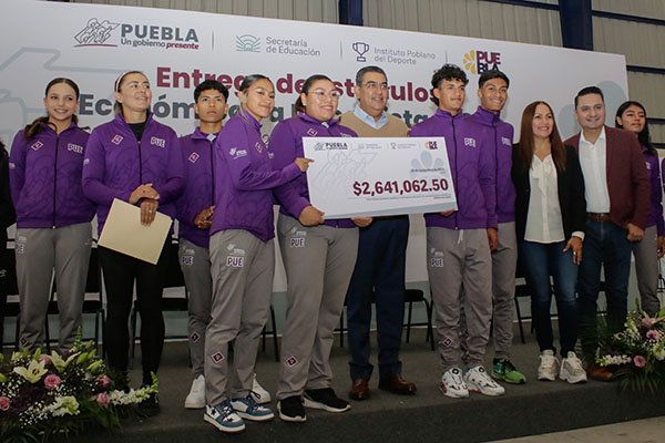 Reconoce Sergio Salomón a deportistas poblanos con estímulos económicos