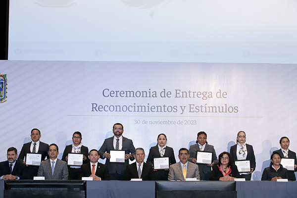 Reconocen FGE y Sergio Salomón labor de 32 agentes ministeriales