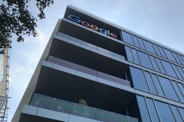 Juez critica a Google por suprimir evidencia en caso Epic y advierte repercusiones legales