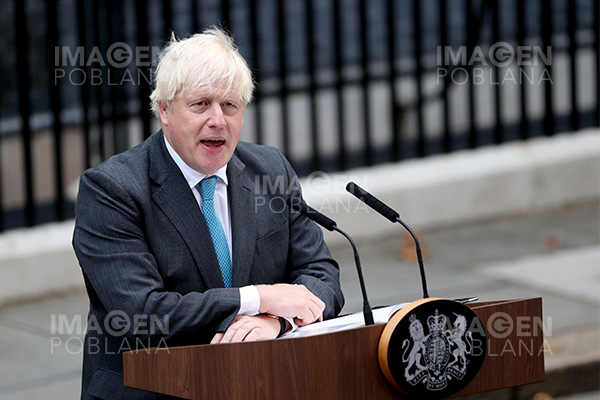 Ex primer ministro británico quiso invadir Países Bajos para recuperar vacunas "robadas"