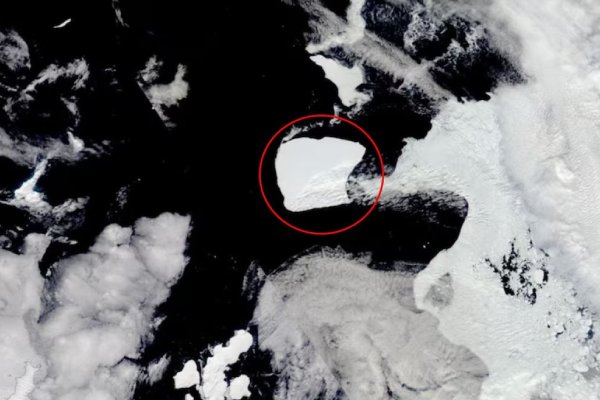 El iceberg más grande del mundo flota a la deriva sobre el Atlántico