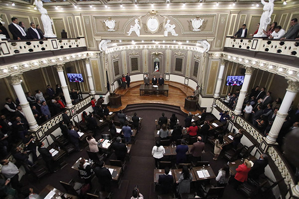Y en Puebla, ¿qué dice la ley sobre la elección de un gobernador interino?