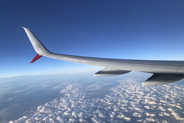 Con el incremento de la tarifa de uso aeroportuaria ¿conviene viajar por AIFA o AICM?
