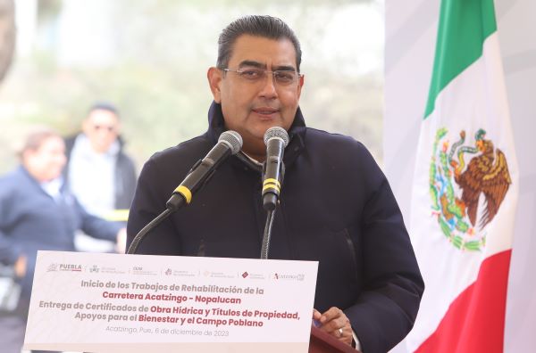 Inaugura Sergio Salomón rehabilitación de la carretera Acatzingo-Nopalucan