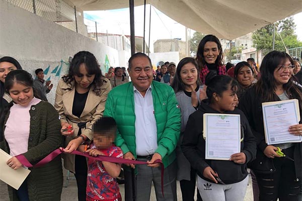 Entrega Mario de la Rosa rehabilitación del INEA en Amozoc