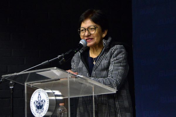 Reconoce rectora Cedillo logros de la Preparatoria Urbana Enrique Cabrera Barroso