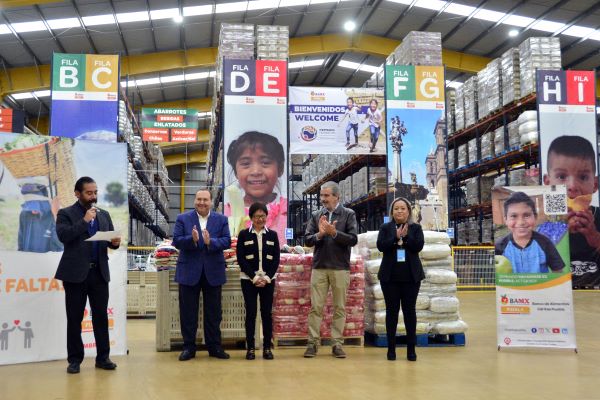 BUAP entrega a Cáritas lo recaudado en la campaña “Decisión es Compartir BUAP 2023”