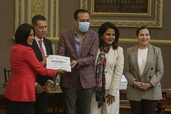 Congreso local reconoce labor de médicos del ISSSTEP durante la pandemia