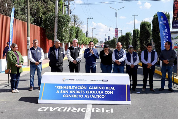 Entrega Mundo Tlatehui rehabilitación de Camino Real a San Andrés Cholula