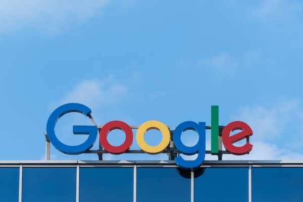 Rusia multa a Google con más de 45,000 dólares por negarse a eliminar información proscrita