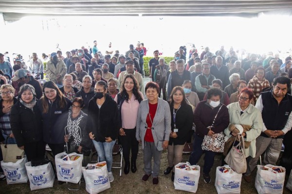 Lupita Cuautle encabeza la entrega del Apoyo Alimentario Noche Buena