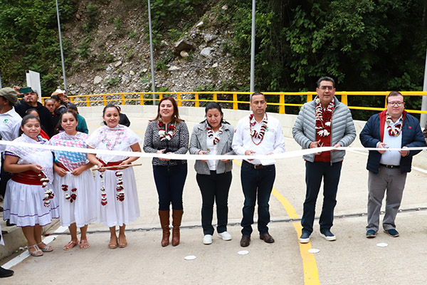 Inaugura Sergio Salomón puente vehicular en Tepatlán; requirió inversión de 38.7 mdp