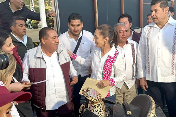 Logra Mario de la Rosa gran convocatoria en Amozoc para recibir a Claudia Sheinbaum