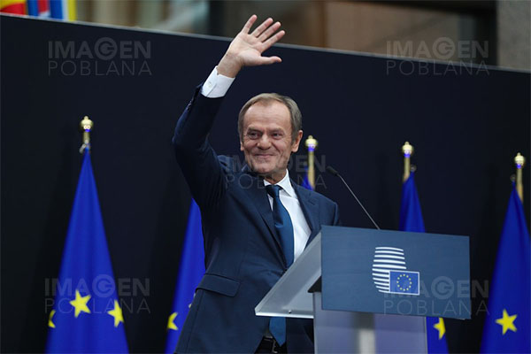 Donald Tusk es investido como nuevo primer ministro polaco