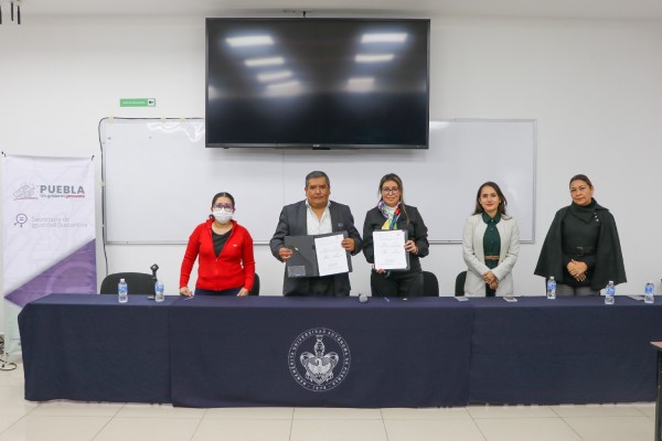 Firman gobierno estatal y BUAP convenio para observatorio político de género de medios