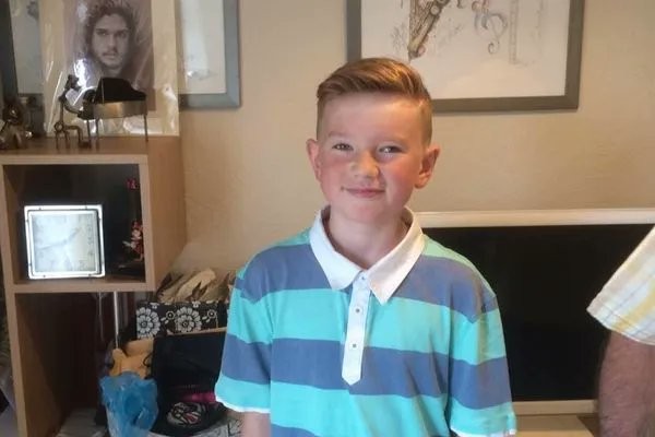 Niño británico extraviado en 2017 es hallado vagando en calles de Francia