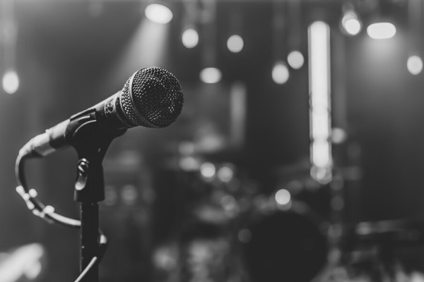 Cantante brasileño pierde la vida en pleno concierto