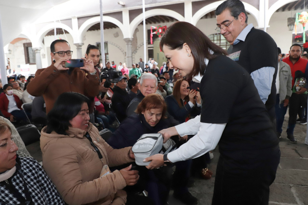 Refrendan Sergio Salomón y Gaby Bonilla compromiso con quienes más lo necesitan