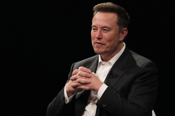 Elon Musk aboga por la exploración espacial y la colonización de Marte y la Luna