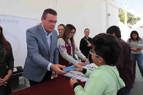 Con entrega de lentes, SEDIF beneficia a 149 niñas, niños y adolescentes