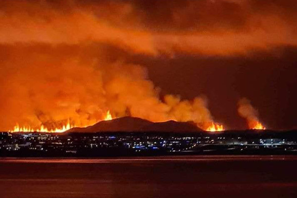 Volcán en Islandia entra en erupción