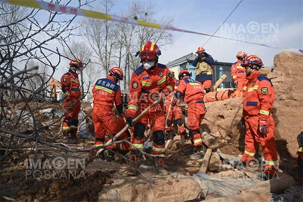 Aumentan a 134 los muertos por el terremoto en China
