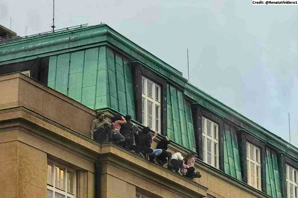 Más de 15 muertos deja el tiroteo en universidad de Praga