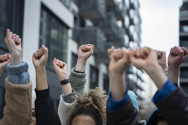 Protestas en París por la “ley Darmanin” que endurece las normas migratorias