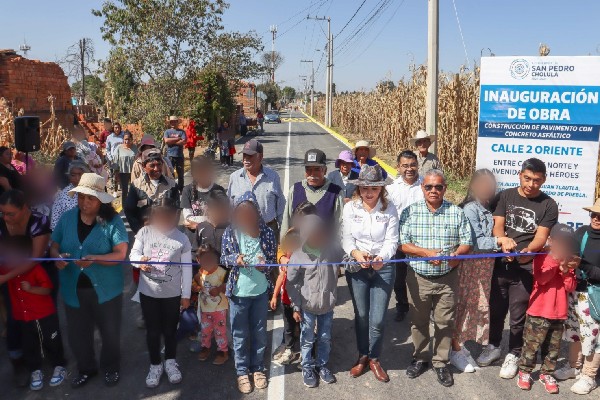Responde Paola Angon a familias de Tlautla con pavimentación de la calle 2 Oriente