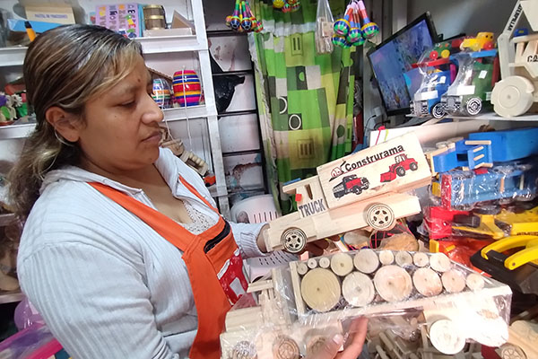 Juguetes artesanales en decadencia: entre la pérdida de clientes y los productos chinos