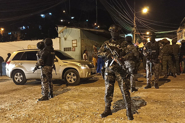 Noche violenta en Ecuador: provincia de Esmeraldas registra quema de autos y balaceras