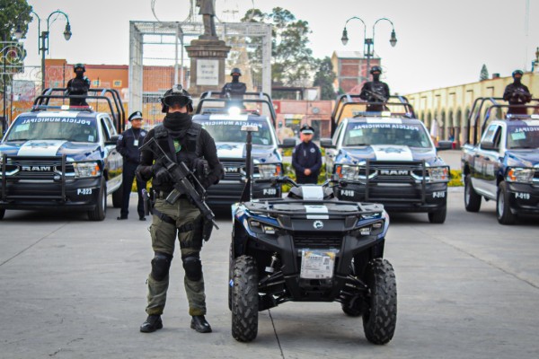 Policías, entre el reconocimiento y la generalizada desconfianza