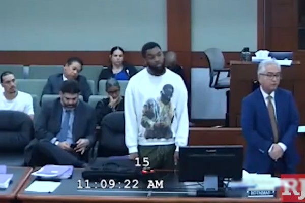 Violento sujeto ataca a jueza en pleno tribunal tras negarle la libertad condicional