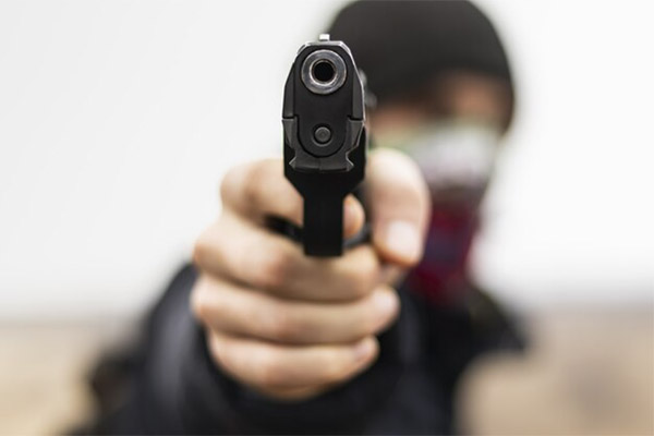 Confirman múltiples víctimas durante tiroteo en escuela de Iowa