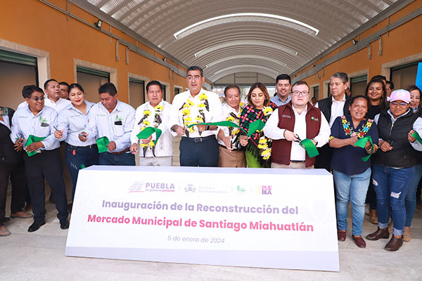 Inaugura Sergio Salomón reconstrucción del mercado municipal de Miahuatlán