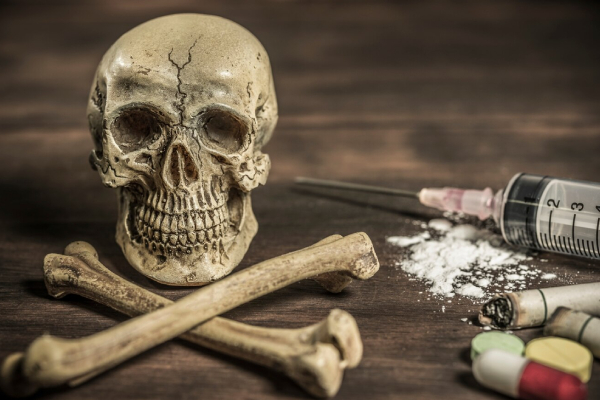 Saquean tumbas para producir con huesos humanos una nueva droga