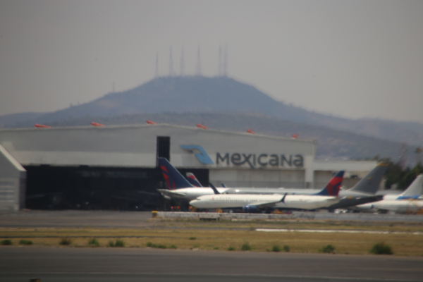 Youtuber revela experiencia con Mexicana: voló completamente solo en el avión