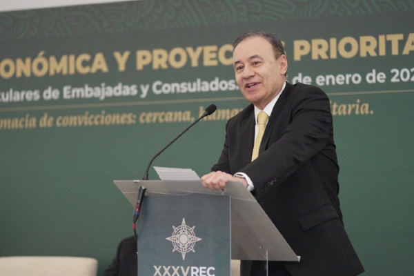Durazo presenta a México como referente global en la promoción de energías limpias