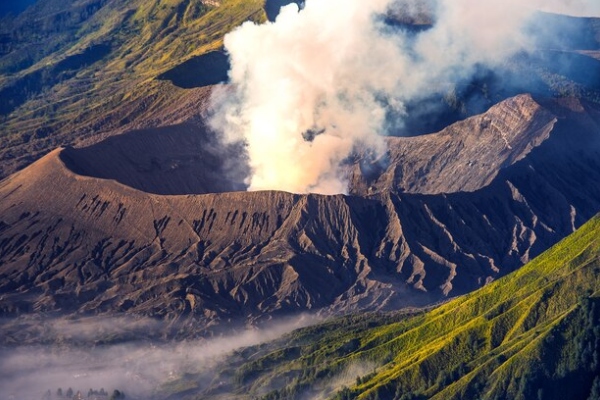 Una erupción volcánica comienza en el suroeste de Islandia
