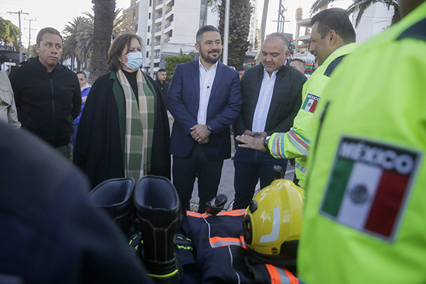 Adán Domínguez entrega equipamiento a elementos de Policía Municipal